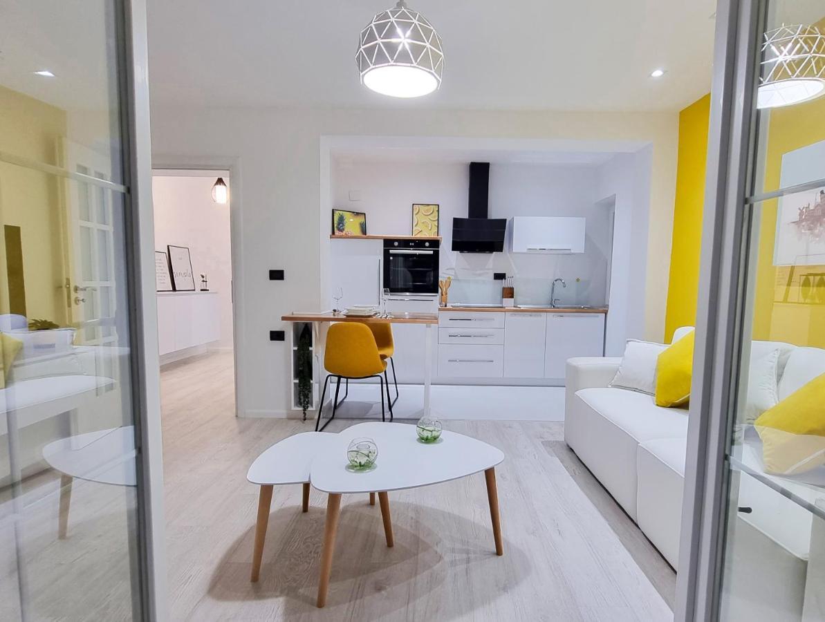 'The Yellow' Condo Berat Exteriör bild