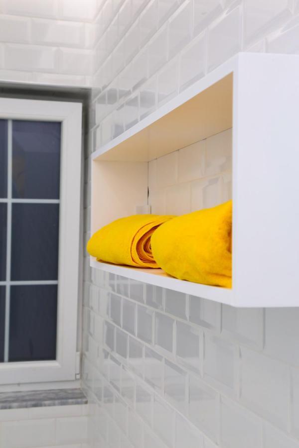 'The Yellow' Condo Berat Exteriör bild